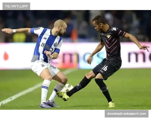 拉齐奥对阵维罗纳比赛因无人机侵入比赛空域短暂中断,安保系统启动 拉齐奥对阵维罗纳比赛因无人机侵入比赛空域短暂中断,安保系统启动